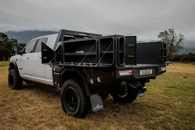 Alublack Flatbed Tray For Slide-In Campers – Compatible With Ford F-250 Super Duty (2017–2025) & Ram 2500/3500 (2019–2025) 1